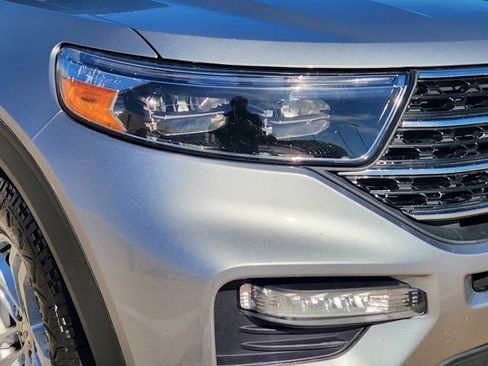 Used 2021 Ford Explorer XLT w/ Equipment Group 202A image 9