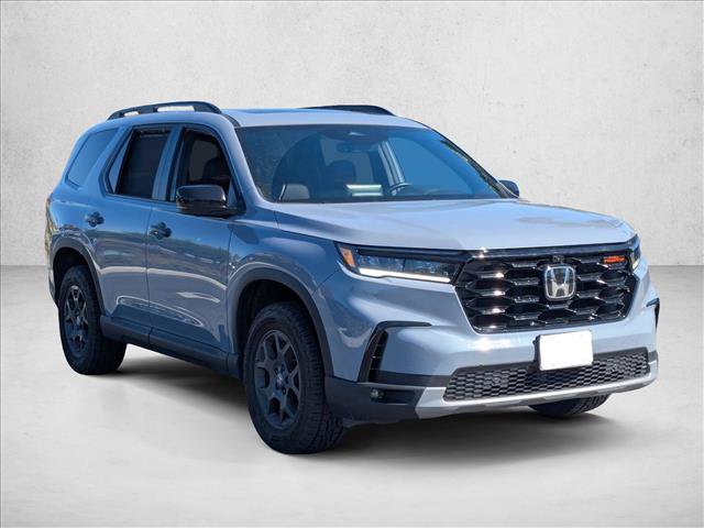 Used 2025 Honda Pilot TrailSport image 3