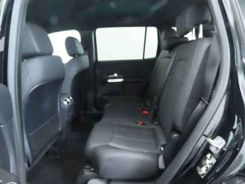 Certified 2025 Mercedes-Benz GLB 250 image 21