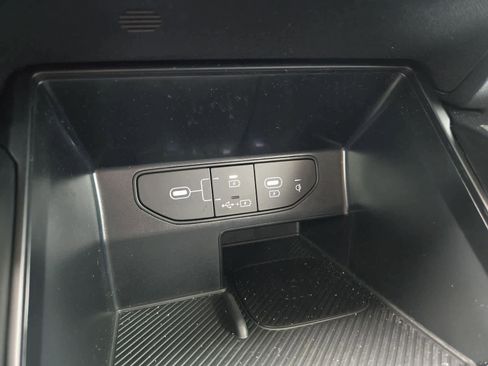 Certified 2025 Kia Sorento S image 29