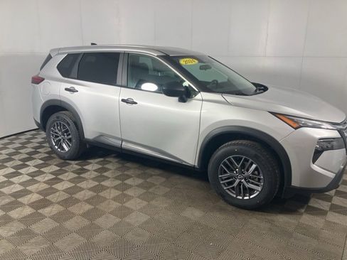 Used 2024 Nissan Rogue S image 5