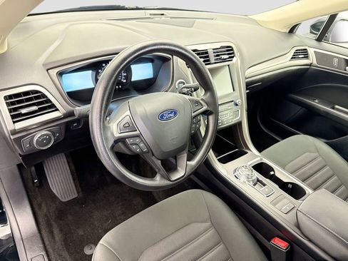 Used 2018 Ford Fusion SE w/ Fusion SE Technology Package image 9