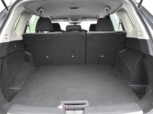 Used 2023 Nissan Rogue SV image 16