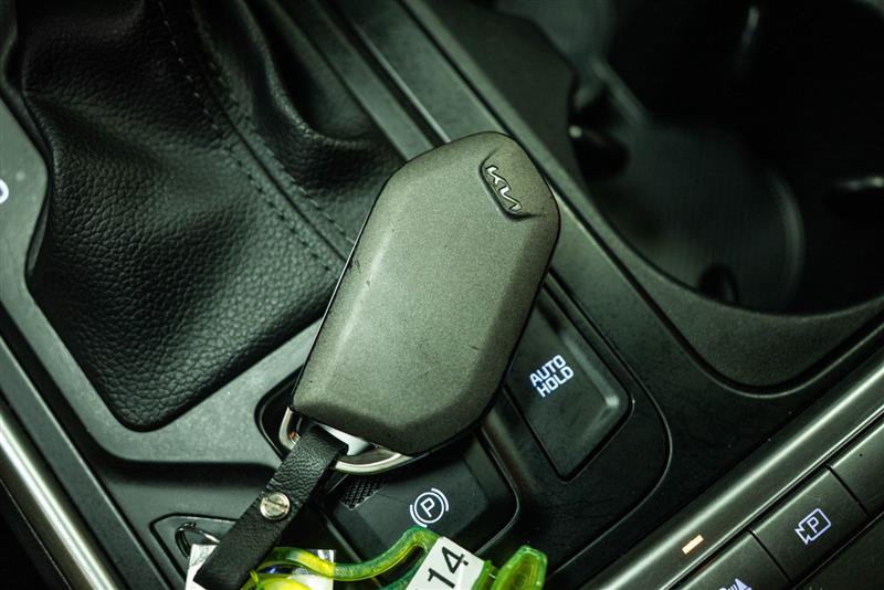 Used 2025 Kia Carnival FWD image 21