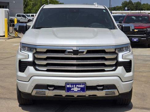 Used 2025 Chevrolet Silverado 1500 High Country AWD/4WD image 2