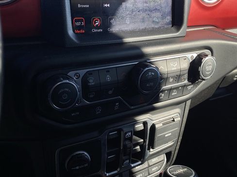 Used 2020 Jeep Gladiator Rubicon image 15