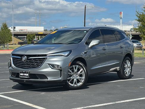 Used 2023 Buick Enclave Premium image 2
