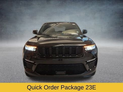 Used 2024 Jeep Grand Cherokee Limited w/ Black Appearance Package image 10