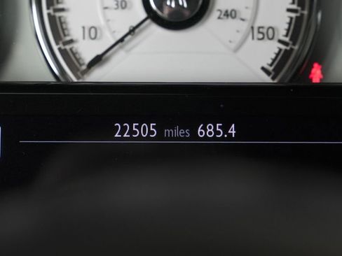 Used 2020 Rolls-Royce Dawn image 32