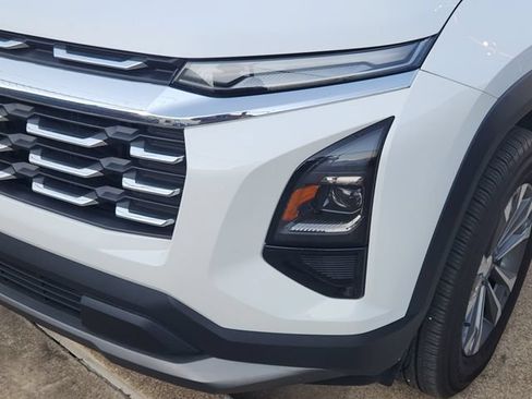 Used 2026 Chevrolet Equinox LT FWD image 8