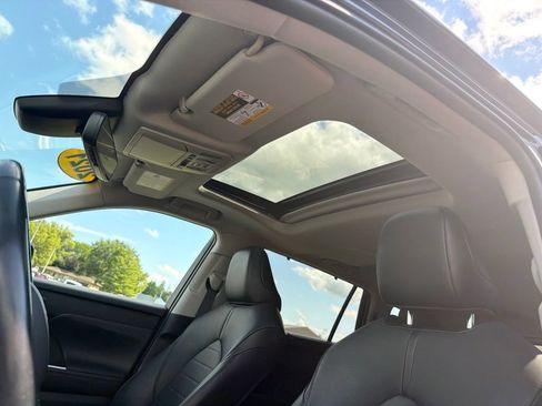Used 2021 Toyota Highlander XLE AWD/4WD image 13