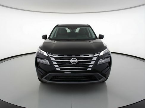 Used 2025 Nissan Rogue SV image 2