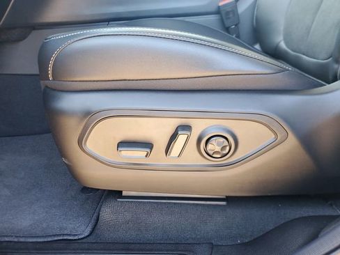 New 2025 Jeep Grand Cherokee L Altitude RWD image 16