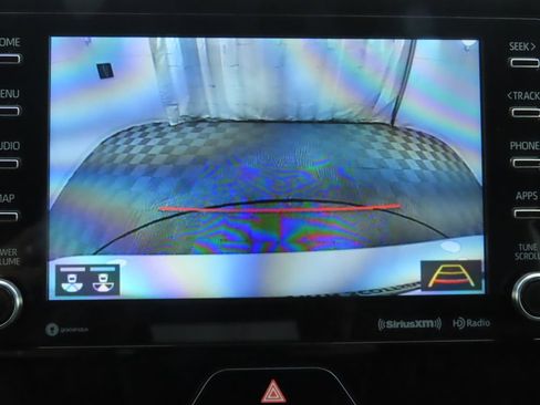 Used 2021 Toyota Venza LE image 15