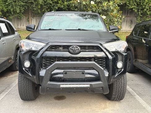 Used 2018 Toyota 4Runner SR5 AWD/4WD image 2