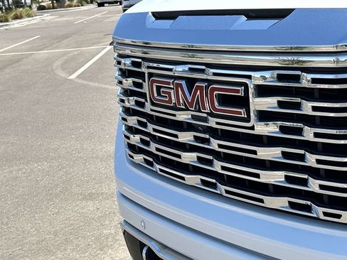 Used 2023 GMC Sierra 1500 Denali w/ Technology Package AWD/4WD image 30