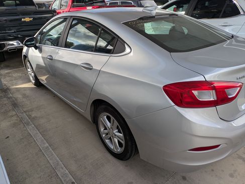 Used 2017 Chevrolet Cruze LT image 3