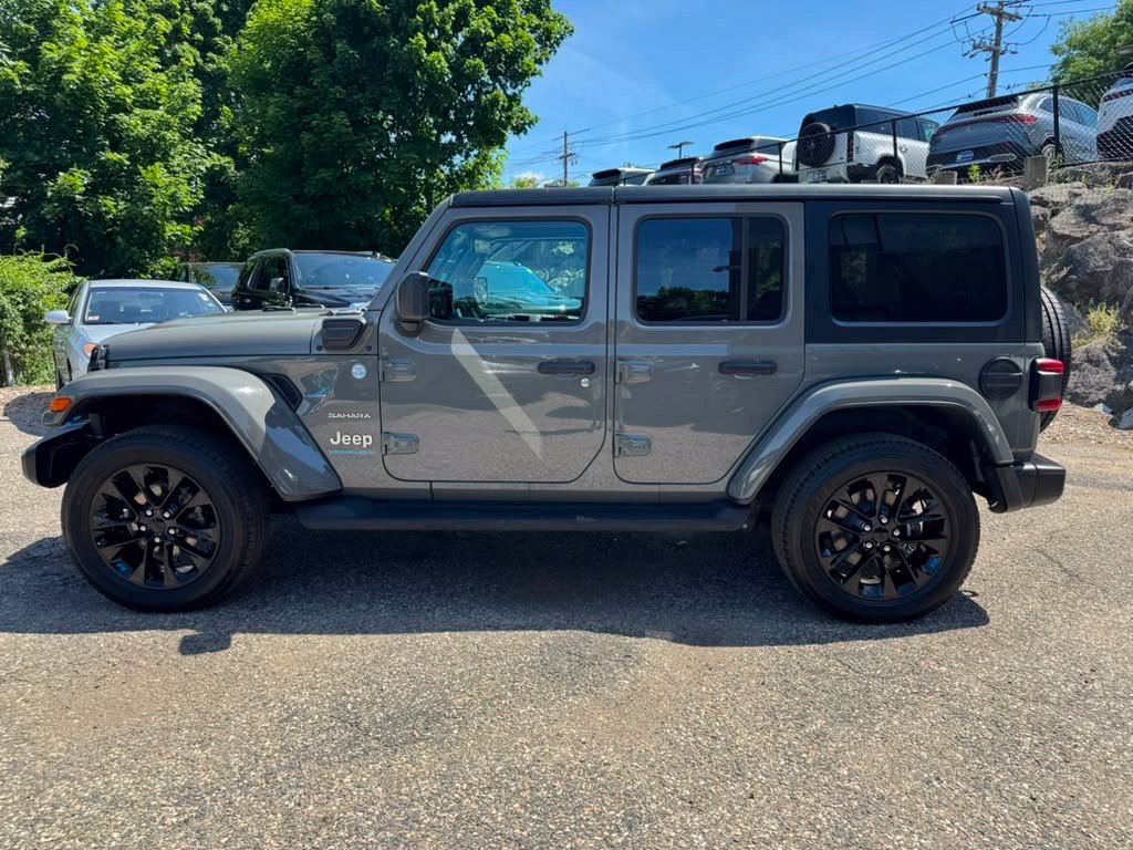 Used 2023 Jeep Wrangler Unlimited Sahara w/ Cold Weather Group AWD/4WD image 3