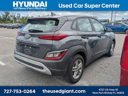 Used 2023 Hyundai Kona SE w/ Cargo Package FWD image 2