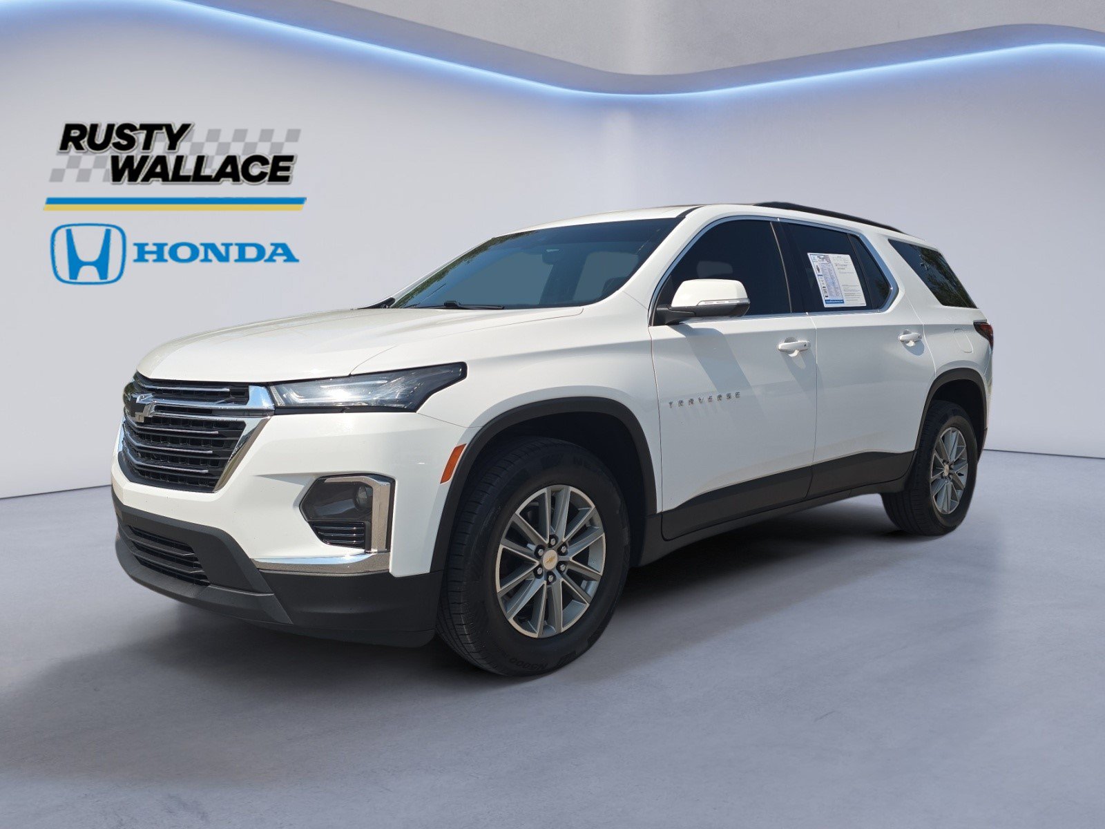 Used 2023 Chevrolet Traverse LT FWD image 1