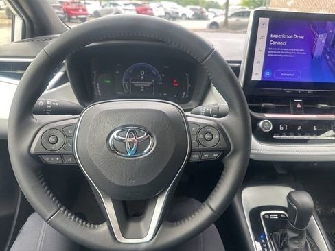 Used 2025 Toyota Corolla SE w/ SE Premium Package FWD image 12