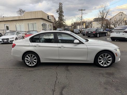 Used 2018 BMW 320i xDrive Sedan w/ Convenience Package image 8