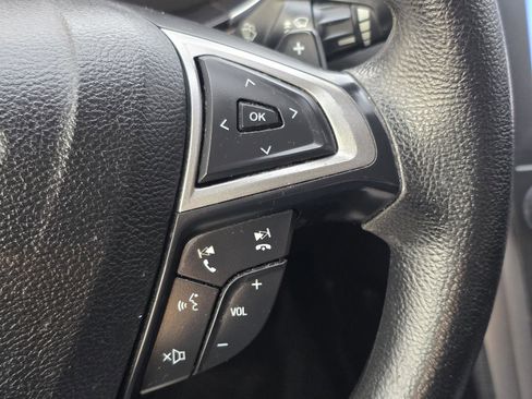 Used 2019 Ford Fusion SE image 12