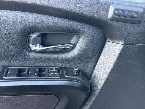 Used 2024 Nissan Titan PRO-4X w/ Pro-4x Convenience Package AWD/4WD image 18