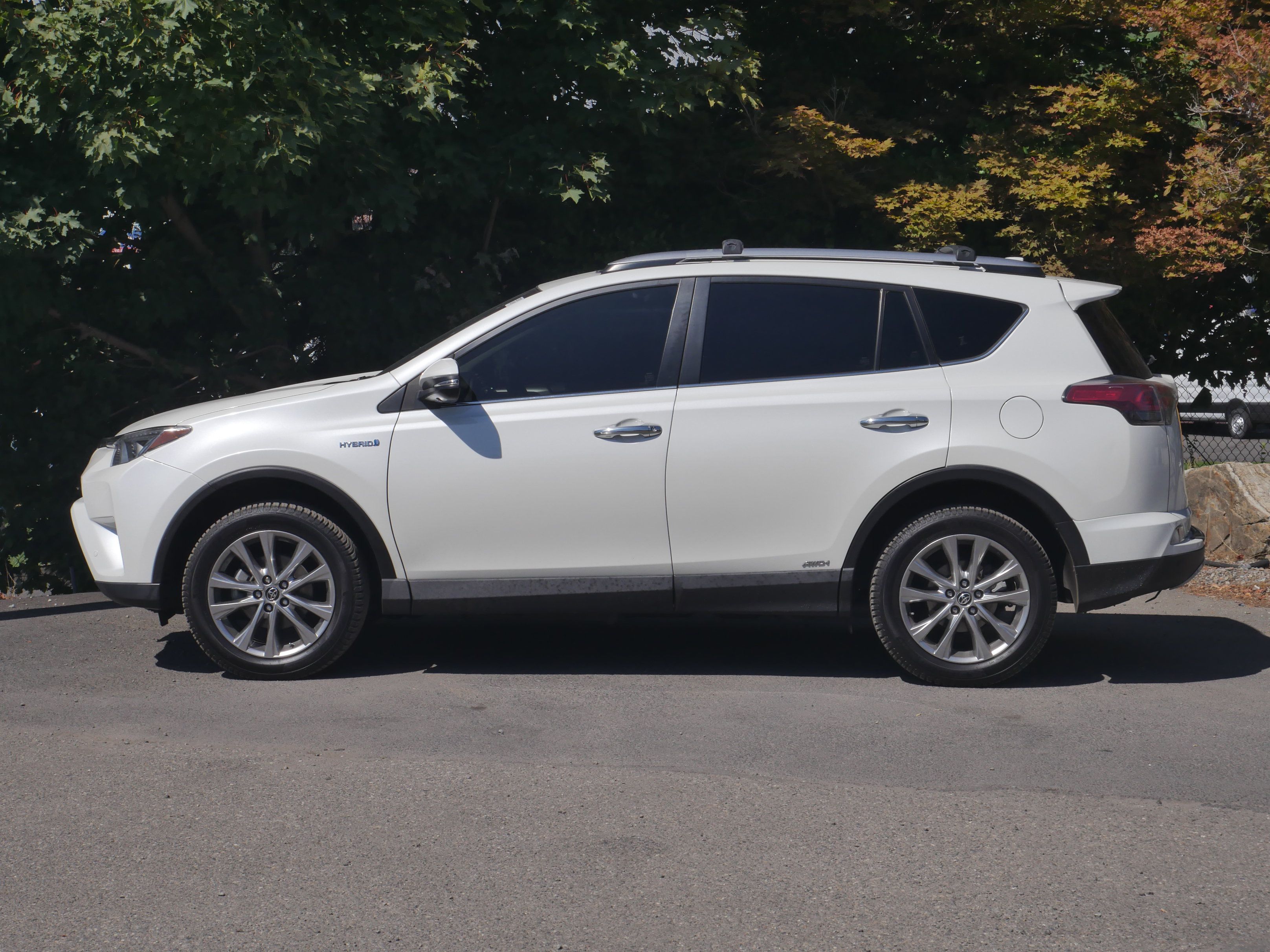 Used 2017 Toyota RAV4 Limited w/ Advanced Technology Package AWD/4WD image 17