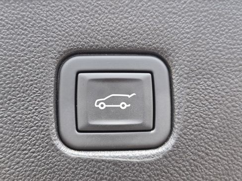 Used 2024 Chevrolet Blazer LT w/ Convenience Package FWD image 16