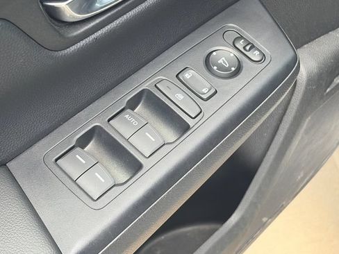 Used 2025 Honda CR-V LX image 19