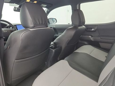 Used 2018 Toyota Tacoma TRD Sport w/ Technology Package RWD image 11
