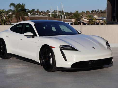 Certified 2022 Porsche Taycan image 7