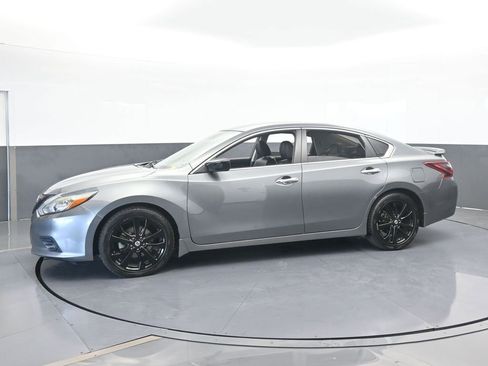 Used 2018 Nissan Altima 2.5 SR w/ SR Midnight Edition image 2