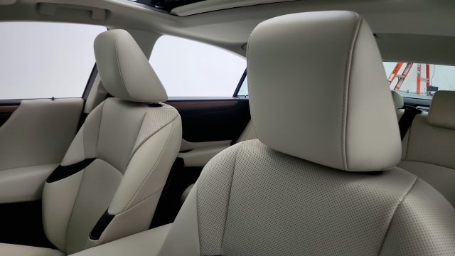 Used 2025 Lexus ES 350 w/ Premium Package FWD image 46