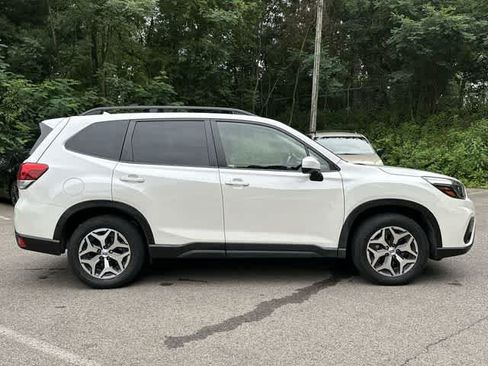 Used 2020 Subaru Forester Premium AWD/4WD image 3
