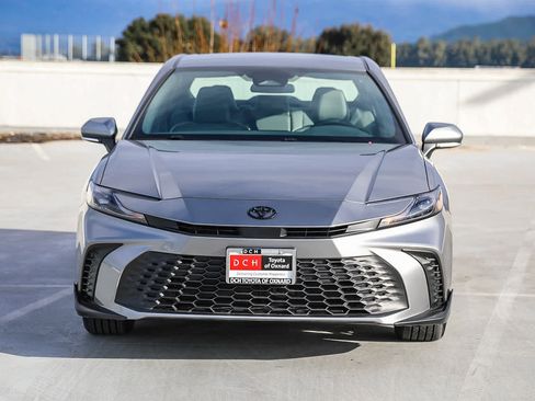 Used 2026 Toyota Camry SE image 3