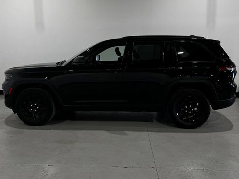 Used 2025 Jeep Grand Cherokee Altitude AWD/4WD image 14