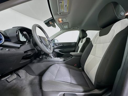 Used 2025 Chevrolet Trax LS image 13