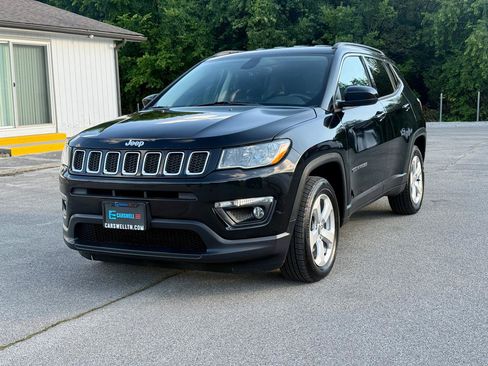 Used 2018 Jeep Compass Latitude w/ Popular Equipment Group FWD image 16