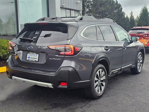 Used 2023 Subaru Outback Limited image 7