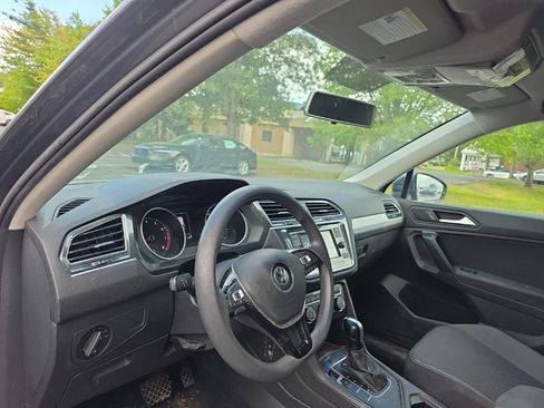 Used 2021 Volkswagen Tiguan S FWD image 11