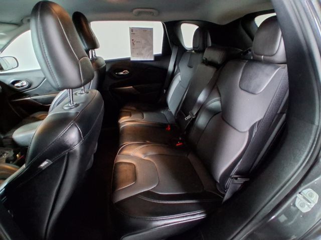 Used 2022 Jeep Cherokee Latitude Lux w/ Mopar Interior Package AWD/4WD image 11