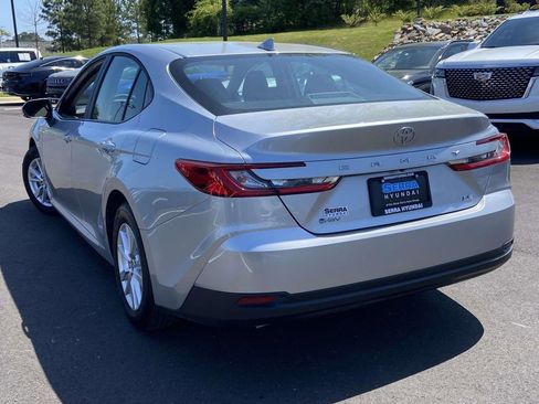 Used 2025 Toyota Camry LE image 5