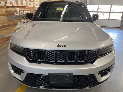 Used 2024 Jeep Grand Cherokee Summit w/ High Altitude Package image 9