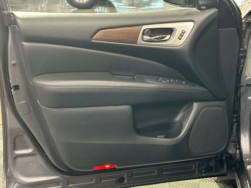 Used 2018 Nissan Pathfinder Platinum image 15