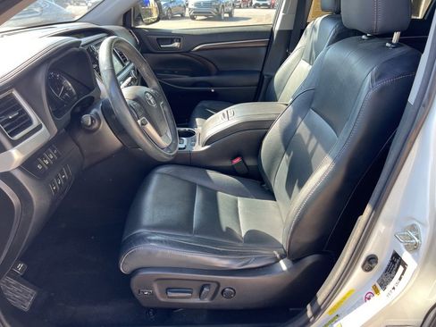 Used 2016 Toyota Highlander Limited image 25