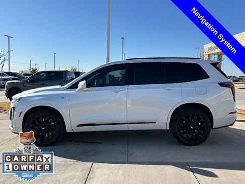 Used 2023 Cadillac XT6 Sport w/ LPO, ONYX Package image 10