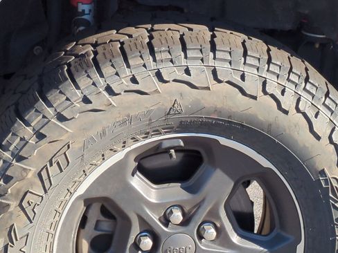 Used 2022 Jeep Gladiator Rubicon image 12