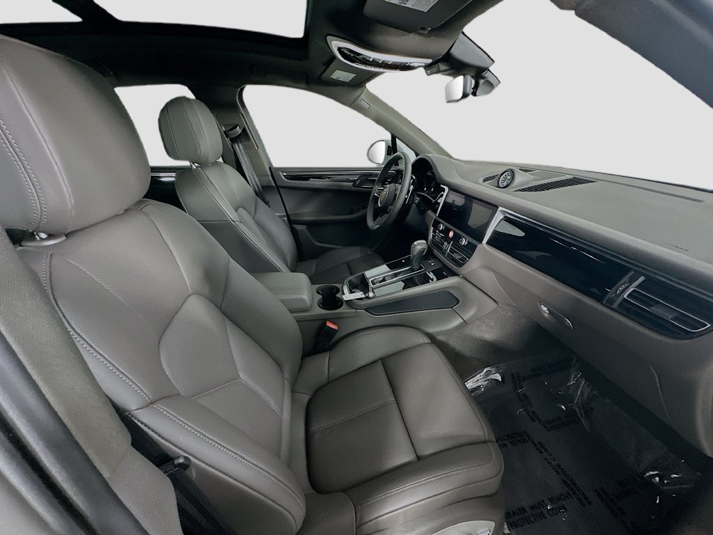 Certified 2026 Porsche Macan Turbo AWD/4WD image 30